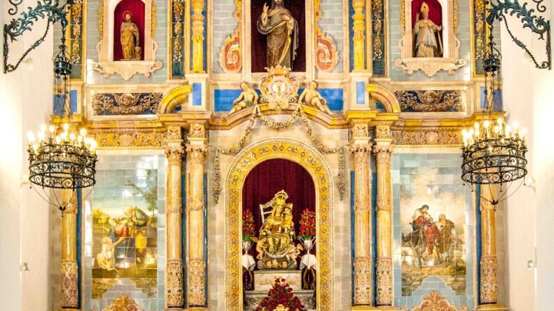 El retablo mayor de la Parroquia de Nuestra Señora de las Virtudes (La Puebla de Cazalla)