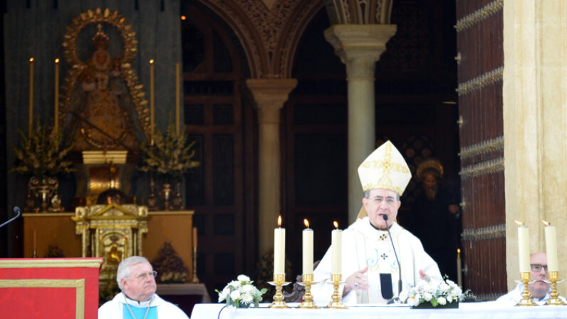 Monseñor Asenjo preside la misa de acción de gracias por la restauración del retablo de Consolación