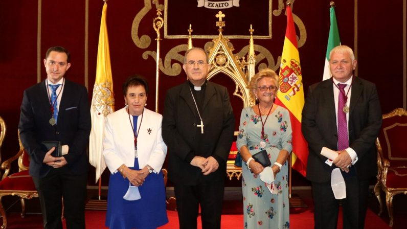 La Archidiócesis homenajea a cuatro laicos por su dedicación en tareas eclesiales