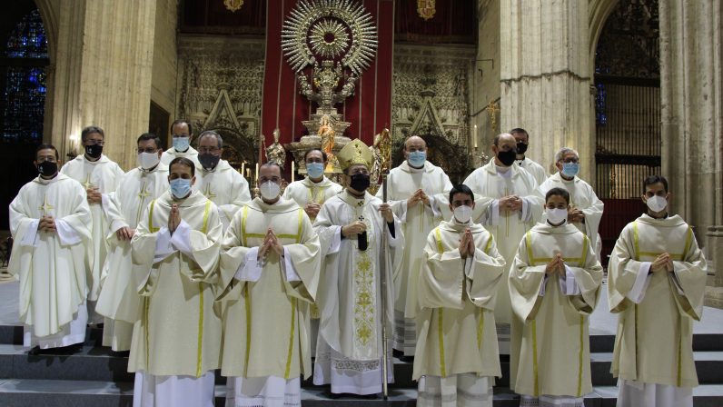 Monseñor Asenjo ha comunicado los destinos pastorales de los nuevos diáconos