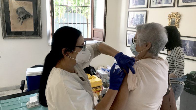 IGLESIA NOTICIA | Reportaje sobre la campaña de vacunación de la gripe en las hermandades (08-11-2020)