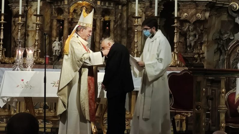 El Arzobispo de Sevilla otorga la medalla Pro Ecclesia hispalense a Emilio Serrano por su “entrega absoluta y amor a la Iglesia”