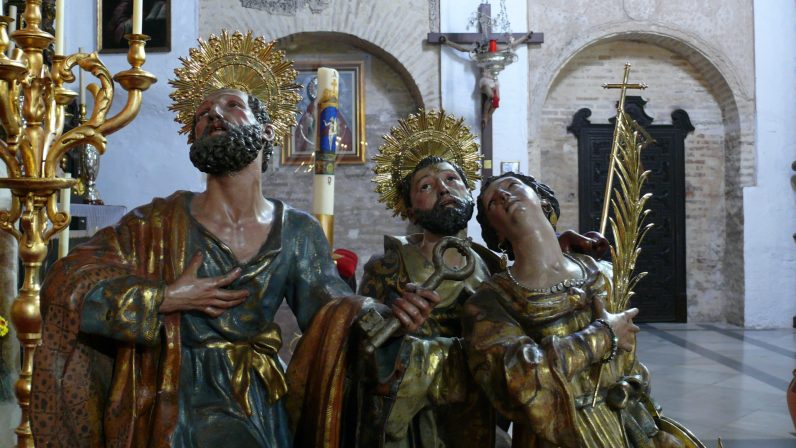 Grupo de santos a los pies de la Reina de Todos los Santos (Parroquia de Omnium Sanctorum, de Sevilla)