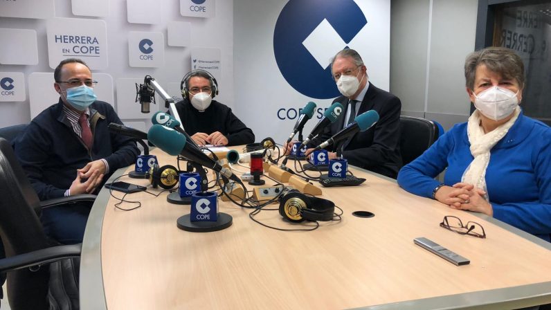 EL ESPEJO | Tertulia de actualidad sobre la Navidad en tiempos de pandemia (18-12-2020)