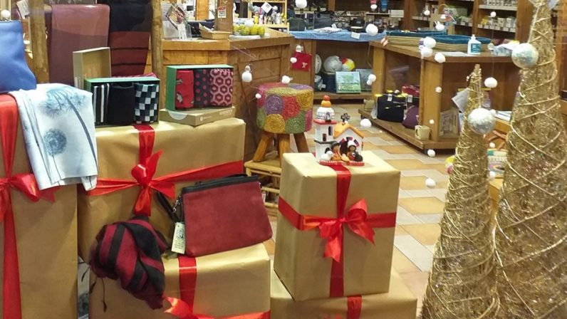 Cáritas insta a comprar en tiendas de comercio justo y ejercer un consumo responsable esta Navidad