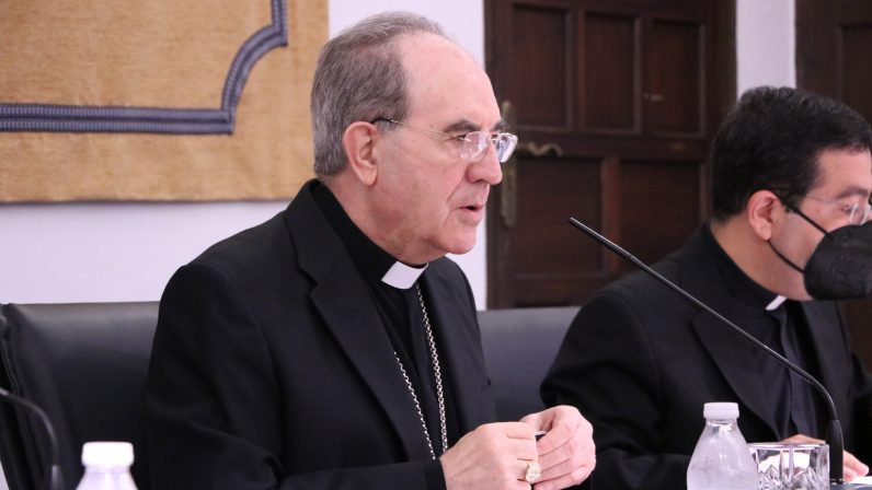 Mons. Asenjo: “Estoy muy contento con el nombramiento de mons. José Ángel Saiz como nuevo Arzobispo de Sevilla”