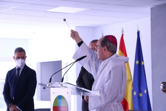Mons. Asenjo bendice las nuevas instalaciones del Colegio CEU San Pablo Sevilla