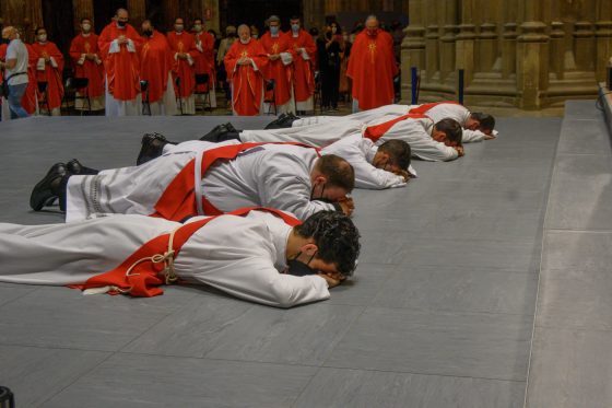 La Iglesia en Sevilla cuenta con cinco nuevos sacerdotes