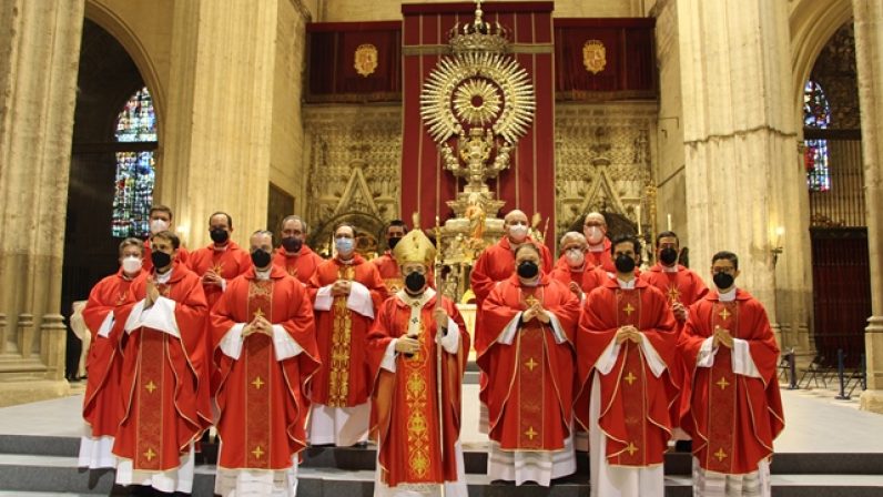 Mons. Asenjo administra el sacramento del Orden a cinco nuevos presbíteros en la Solemnidad de Pentecostés
