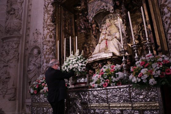 Mons. Saiz inicia la jornada ante la patrona de Sevilla y de la Archidiócesis