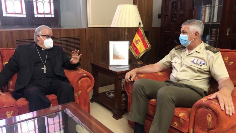 Monseñor Saiz visita al Jefe de la Fuerza Terrestre del Ejército de Tierra