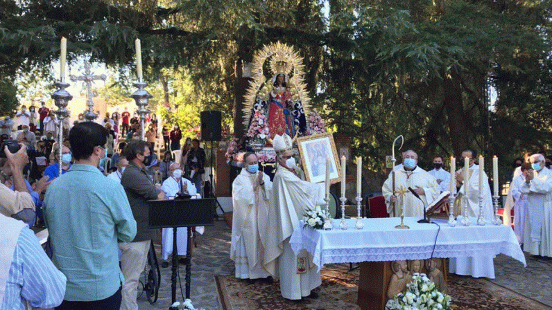 Mons. Saiz Meneses presidió la Santa Misa en la ermita de la Virgen del Robledo, en Constantina