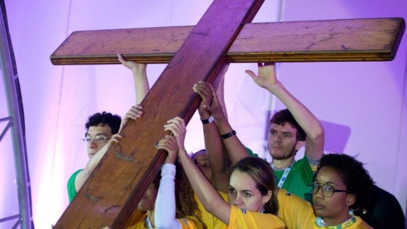 La cruz de los Jóvenes recorrerá Sevilla con un Viacrucis este sábado