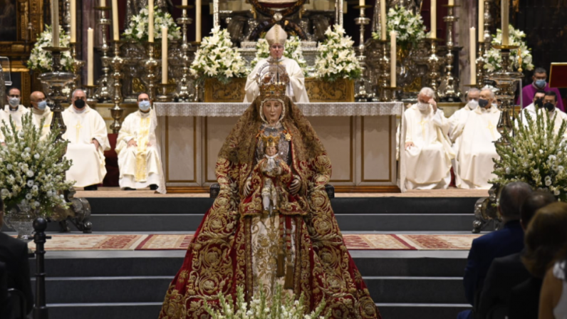 La Virgen de los Reyes procesiona hoy por el 75º aniversario de su patronazgo