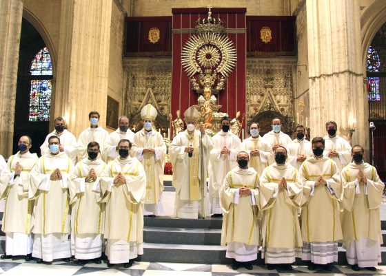 La Archidiócesis de Sevilla se congratula por las ordenaciones de un presbítero y ocho diáconos