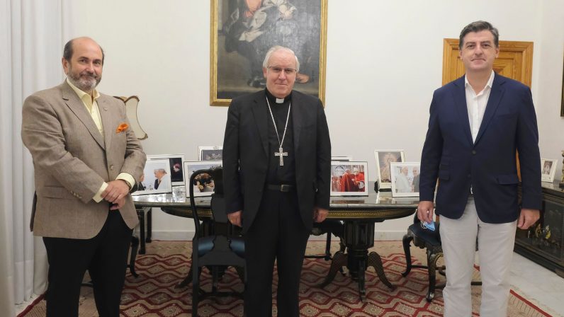 El arzobispo de Sevilla da su bendición a la magna exposición ‘Jubilar Rocío’
