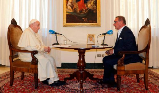 El papa Francisco pasa revista a la actualidad religiosa y política en la cadena COPE