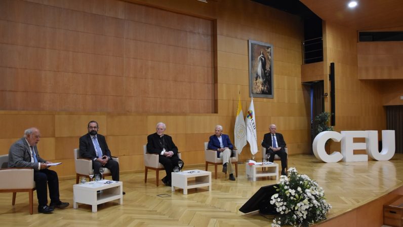 El cardenal Amigo rememora el nacimiento de la Fundación San Pablo Andalucía CEU