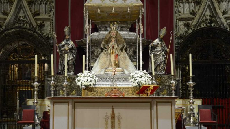 La Virgen de los Reyes preside el Altar del Jubileo desde la tarde del sábado