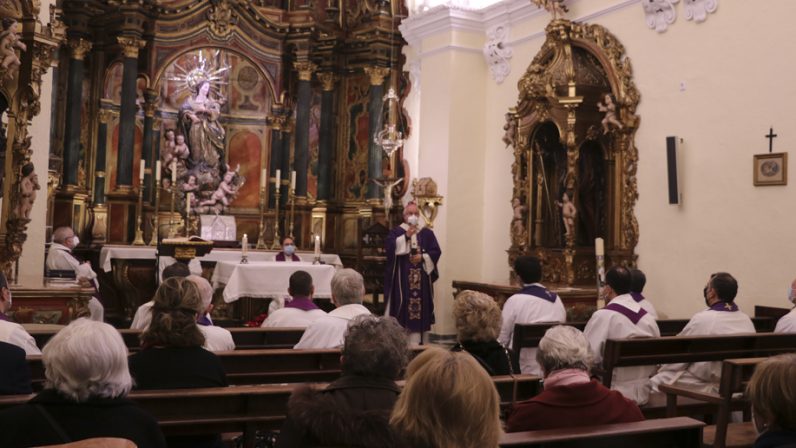 Primera Misa de Navidad de monseñor Saiz con la Curia diocesana