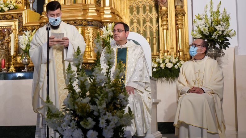La parroquia utrerana de San José estrena retablo en su 60º aniversario