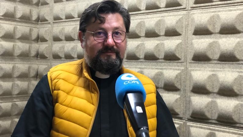 EL ESPEJO | Entrevista a ViyaliY Khrabatyn, sacerdote que acompaña a la comunidad ucraniana en Sevilla (04-03-22)