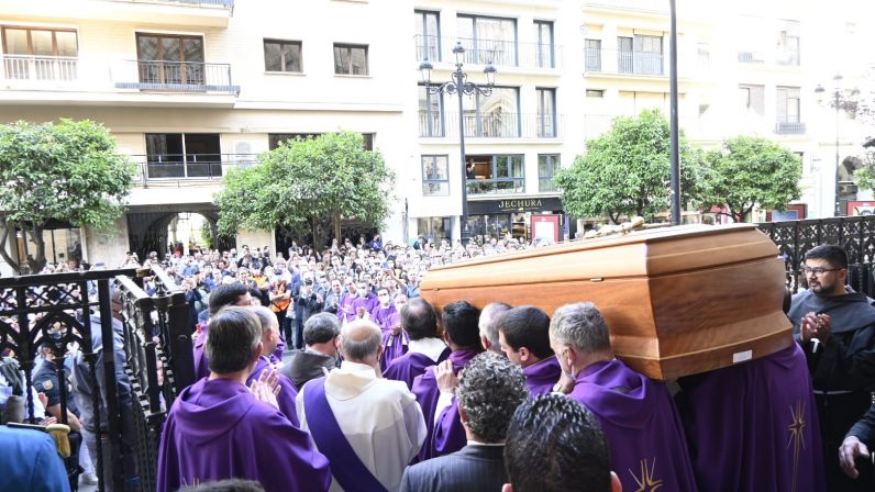 Entre lágrimas y oraciones, Sevilla despide a su cardenal