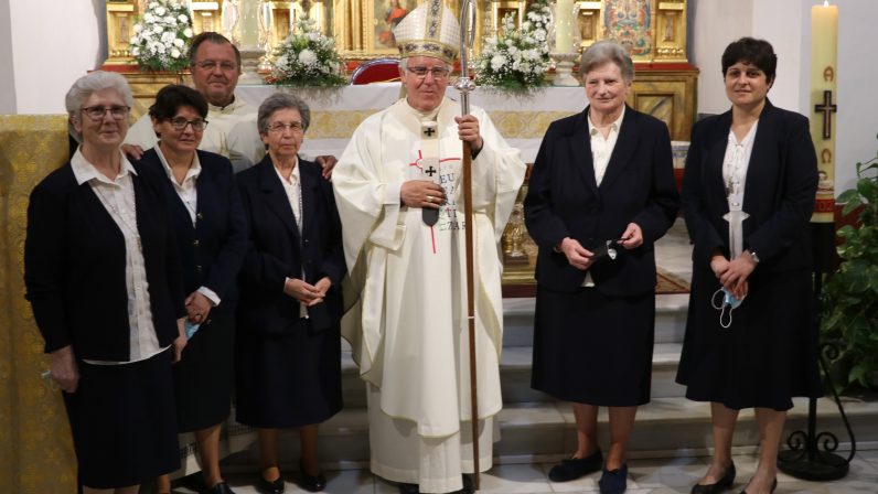 El arzobispo de Sevilla clausura el año jubilar concedido a las Misioneras Eucarísticas de Nazaret