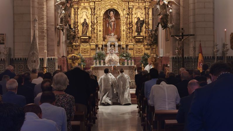 Multitudinario acto eucarístico de las sacramentales de Sevilla en la Hermandad de La Paz