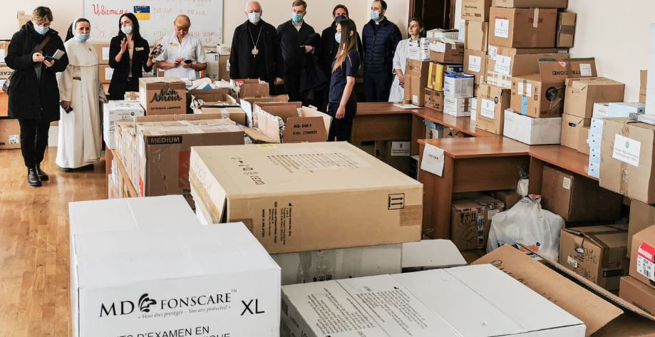 Las cajas de regalos ayudan a las iglesias en Ucrania a compartir