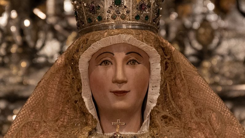 Las Hermanas de la Cruz y su valiosa contribución a la tradición mariana en Sevilla