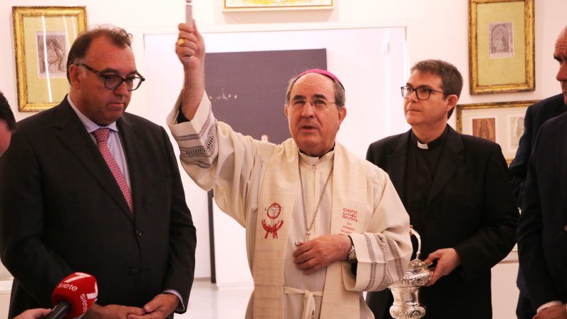 Mons. Asenjo bendice las nuevas salas expositivas de Santa María la Blanca