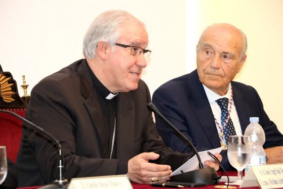 Mons. Saiz expone en el Ateneo los nuevos retos sociales y eclesiales