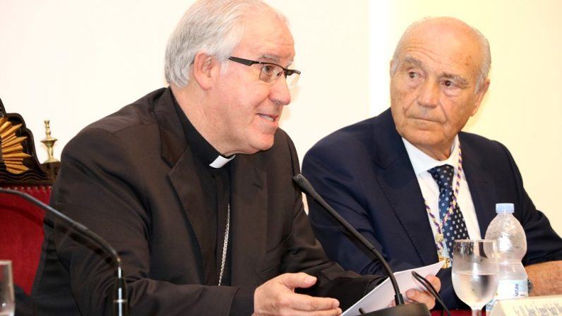 Mons. Saiz expone en el Ateneo los nuevos retos sociales y eclesiales