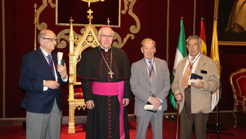 La Archidiócesis homenajea a tres laicos de la Parroquia de Santa Ana