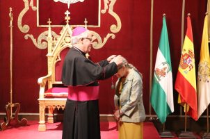 Medalla Pro Ecclesia a Carmelita Acosta