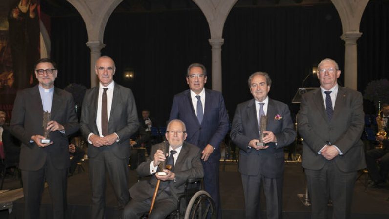 Los párrocos de Blanca Paloma y Candelaria premios Gota a Gota de Pasión