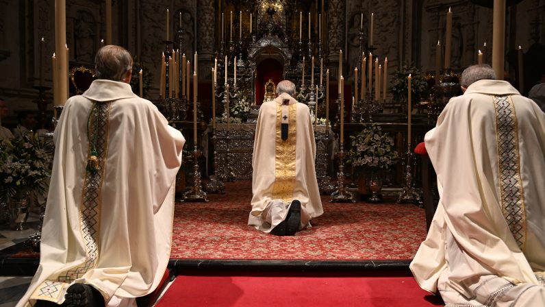 ‘Jueves Santo: La eucaristía, fuente de la Caridad’, publicado en Diario de Sevilla (28-03-2024)