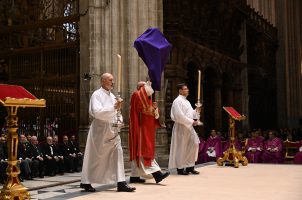 Viernes Santo en la Catedral de Sevilla