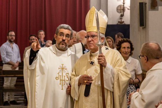El arzobispo inaugura el espacio expositivo de la Parroquia de la Magdalena
