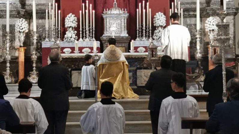 Nervión acoge un multitudinario acto eucarístico de las hermandades sacramentales