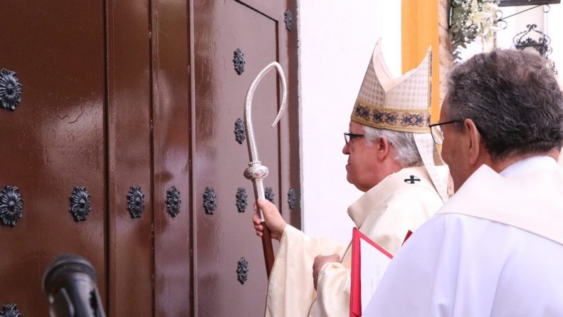 El arzobispo abre un tiempo jubilar en Camas