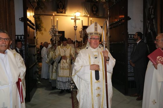 Mons. Saiz abre el año jubilar de la hermandad de la Hiniesta