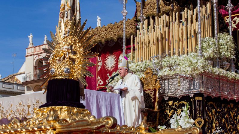 Multitudinaria coronación de Nuestra Señora de los Dolores en Écija