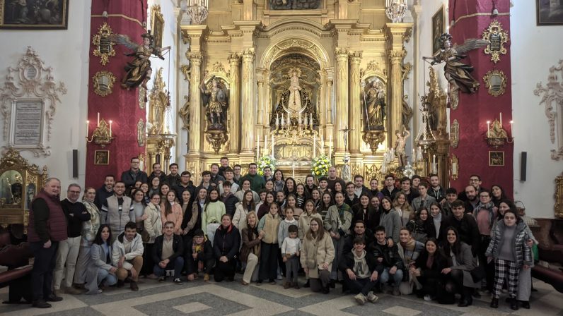 Decenas de jóvenes católicos se reúnen en Cantillana para compartir su fe