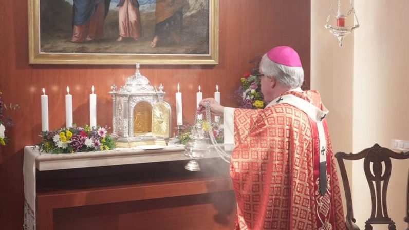 El Arzobispo bendijo un nuevo oratorio en la parroquia de San Sebastián