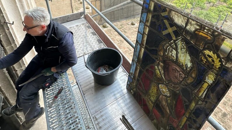 Nueva intervención en las vidrieras de la Catedral de Sevilla
