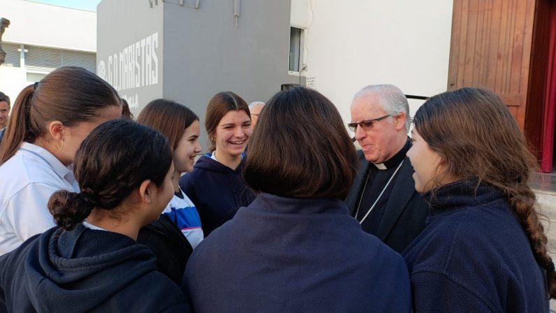Monseñor Saiz Meneses visita el Colegio Marista San Fernando en su 90º aniversario