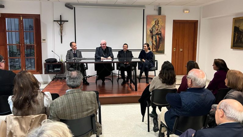 Monseñor Saiz en el COF San Sebastián: “Si se rompe la familia, se rompe todo”