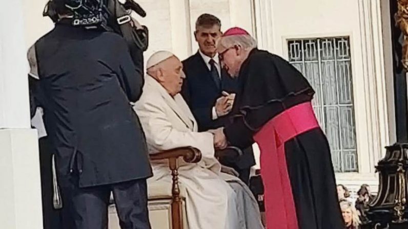 El arzobispo felicita al Papa en nombre de la Archidiócesis con motivo del XI aniversario de su elección